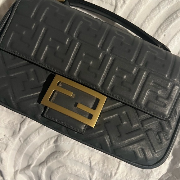 BRAND NEW! Fendi Baguette Chain Midi- Gray - Picture 3 of 7